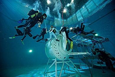 斯宾塞似乎只玩了2分钟《碧海黑帆》就放弃了